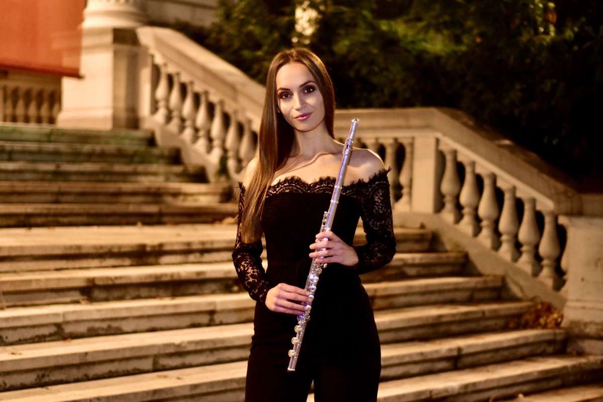 Ariana flute on sale